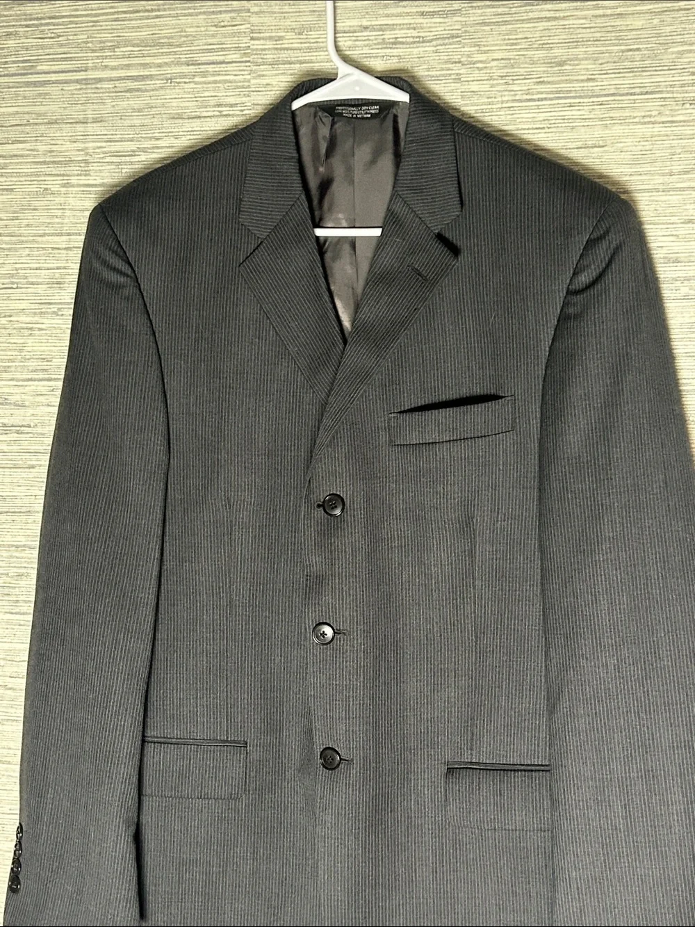 Claiborne Men’s Dark Gray Fine Pinstripe Suit Blazer Jacket 42R (216)